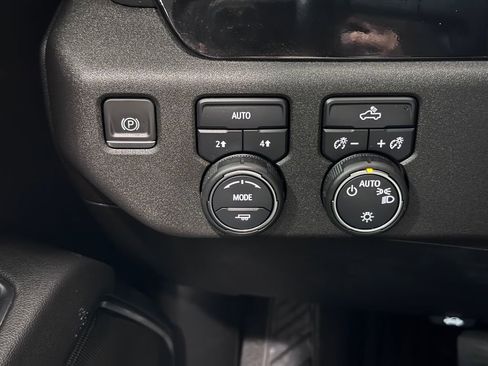 Certified 2023 Chevrolet Silverado 1500 LT image 23