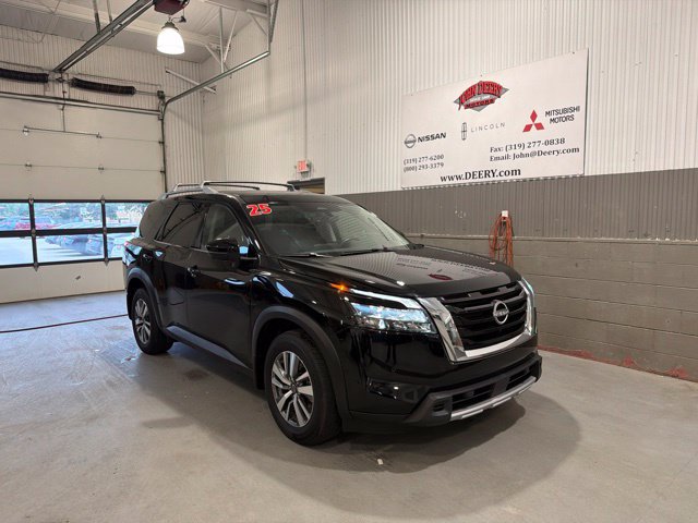 Certified 2025 Nissan Pathfinder SL AWD/4WD image 1