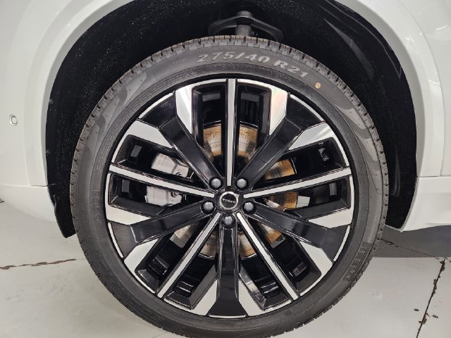 New 2026 Volvo XC90 T8 Plus w/ Protection Package Premier AWD/4WD image 8