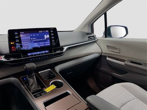 Used 2021 Toyota Sienna LE image 24
