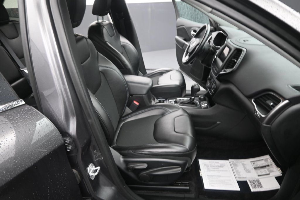 Used 2019 Jeep Cherokee Latitude Plus w/ Comfort/Convenience Group AWD/4WD image 22