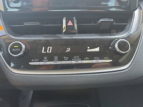 Used 2022 Toyota Corolla LE image 25