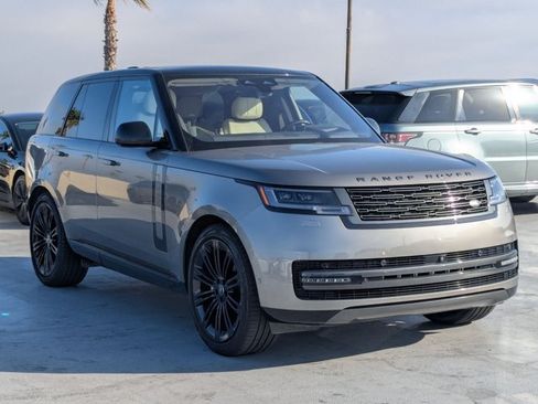 Used 2023 Land Rover Range Rover SE AWD/4WD image 3