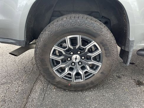 Certified 2024 Chevrolet Colorado Z71 w/ Z71 Convenience Package 2 image 32