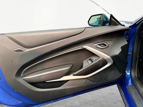 Used 2021 Chevrolet Camaro LT RWD image 17