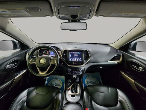 Used 2018 Jeep Cherokee Limited image 11