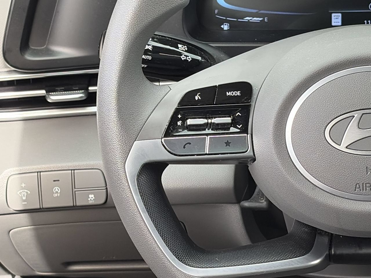 Certified 2024 Hyundai Elantra SE FWD image 22