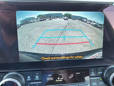 Used 2025 Toyota Highlander XLE image 25