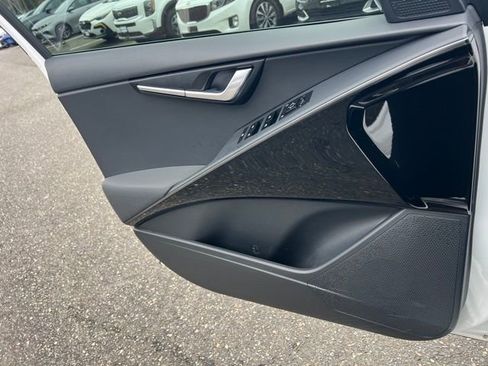 Certified 2023 Kia Niro EX image 17