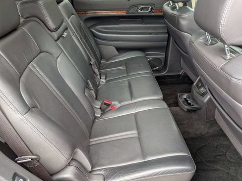 Used 2018 Lincoln MKT AWD image 31