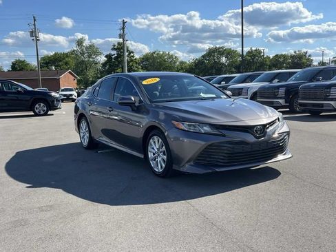 Used 2018 Toyota Camry LE FWD image 3