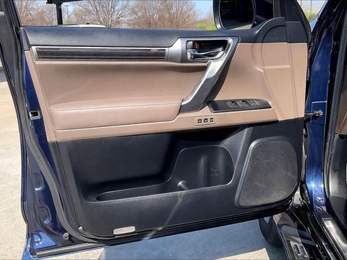 Used 2023 Lexus GX 460 Luxury w/ Accessory Package AWD/4WD image 21