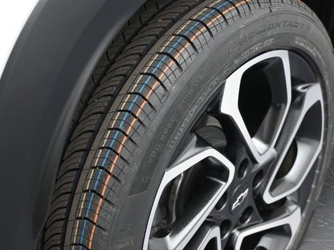 Used 2025 Chevrolet Trax RS w/ Sunroof Package FWD image 13