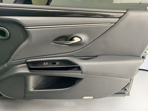Used 2025 Lexus ES 350 w/ Accessory Package (Z2) FWD image 23