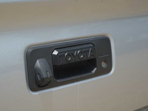 Used 2022 Toyota Tacoma SR w/ SR Convenience Package RWD image 8