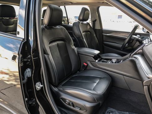 Used 2022 Jeep Grand Cherokee Limited image 44