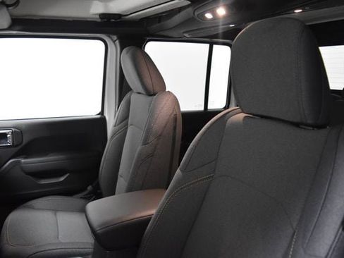 New 2025 Jeep Gladiator Willys image 10