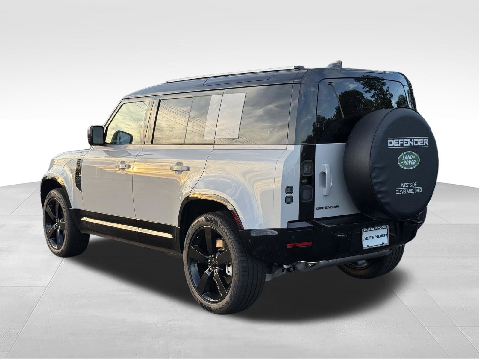 New 2026 Land Rover Defender 110 X-Dynamic SE AWD/4WD image 3