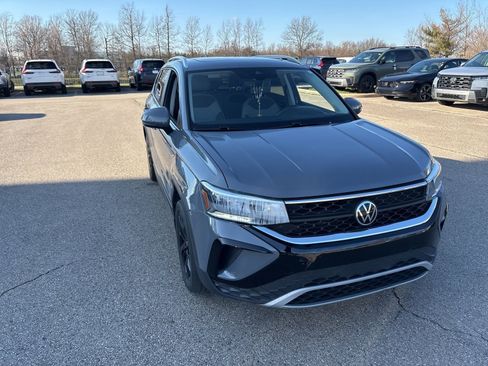 Used 2022 Volkswagen Taos SE image 14