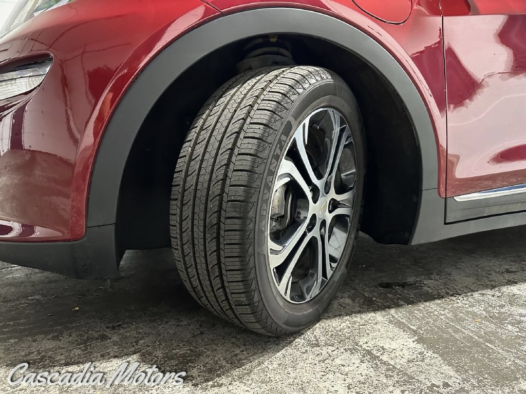 Used 2020 Chevrolet Bolt Premier w/ Infotainment Package FWD image 34