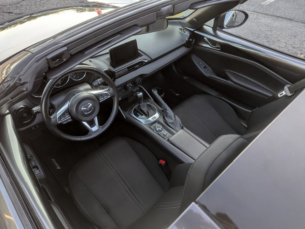 Used 2021 MAZDA MX-5 Miata RF Club RWD image 36