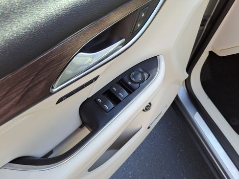 Used 2021 Buick Envision Avenir image 17