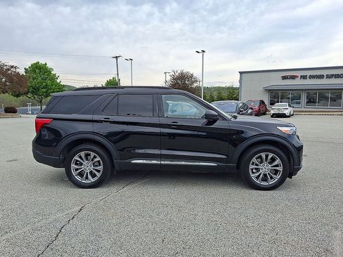 Certified 2022 Ford Explorer XLT w/ Equipment Group 202A AWD/4WD image 26