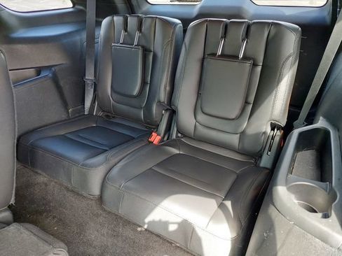 Used 2018 Ford Explorer XLT w/ Equipment Group 202A FWD image 14