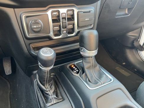 Used 2022 Jeep Wrangler Unlimited Sahara image 27