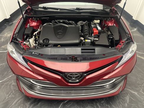 Used 2018 Toyota Camry XLE image 28