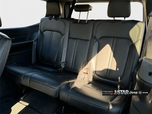 Used 2025 Jeep Wagoneer Series II w/ Premium Group I image 15