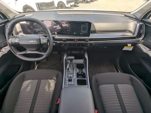 New 2026 Kia Sorento LX FWD image 17