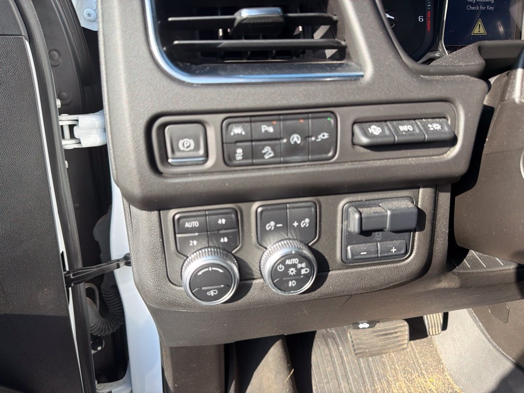 Used 2021 GMC Yukon AT4 w/ AT4 Premium Plus Package AWD/4WD image 12