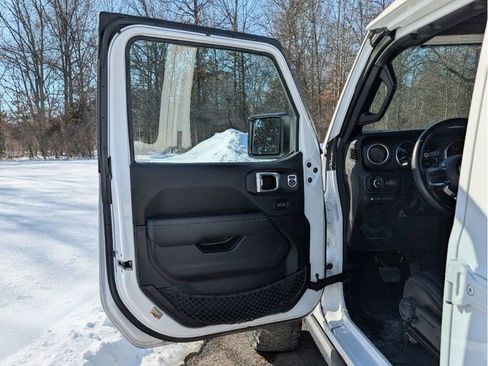 Used 2022 Jeep Wrangler Unlimited Rubicon 4xe w/ Cold Weather Group image 9