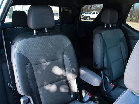 Used 2023 Chevrolet Traverse LT FWD image 37