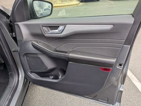 New 2026 Ford Escape SE w/ PHEV Premium Package FWD image 39