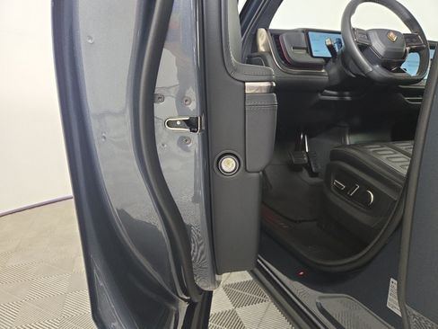 Used 2025 Rivian R1S Adventure AWD/4WD image 32