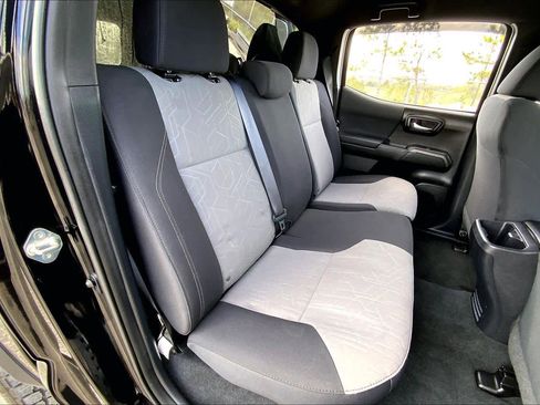 Used 2020 Toyota Tacoma TRD Off-Road image 18