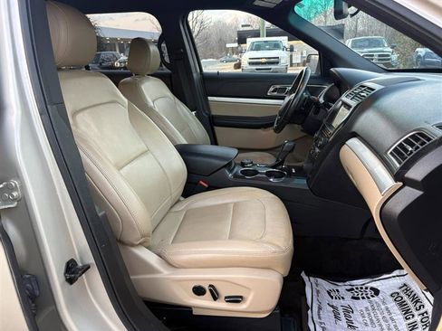 Used 2017 Ford Explorer XLT w/ Equipment Group 202A image 20