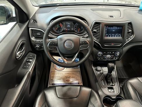 Used 2019 Jeep Cherokee Latitude Plus w/ Cold Weather Group image 27