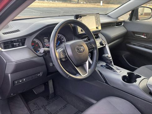 Used 2021 Toyota Venza LE image 14