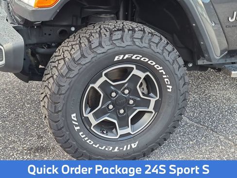 Used 2023 Jeep Gladiator Sport AWD/4WD image 7
