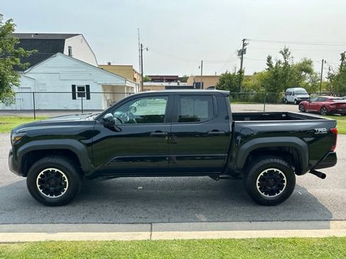 Used 2024 Toyota Tacoma TRD Off-Road AWD/4WD image 27