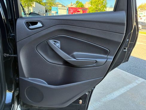 Used 2018 Ford Escape SE w/ SE Sport Appearance Package AWD/4WD image 16