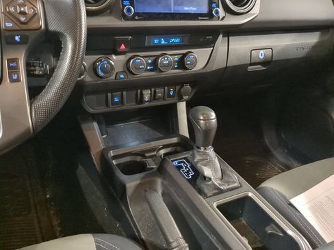 Used 2021 Toyota Tacoma TRD Off-Road AWD/4WD image 14