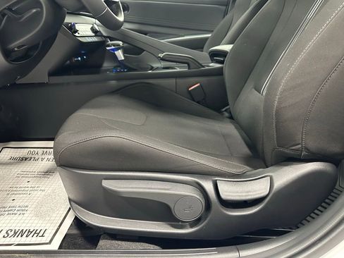 Used 2025 Hyundai Elantra Sport image 11