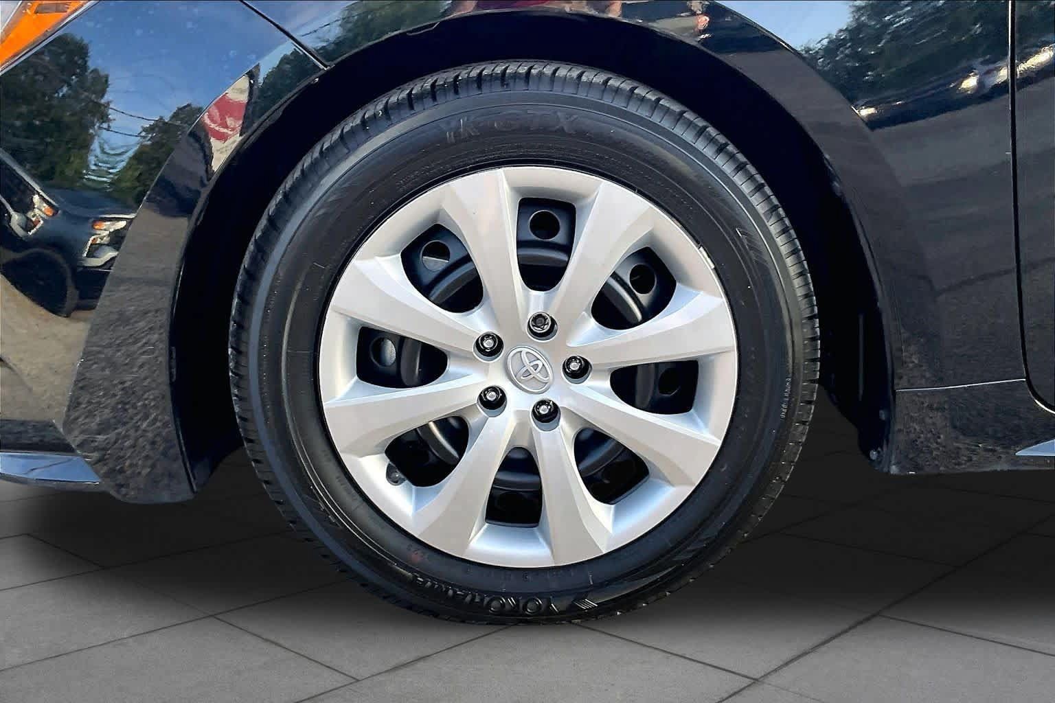 Used 2023 Toyota Corolla LE FWD image 11