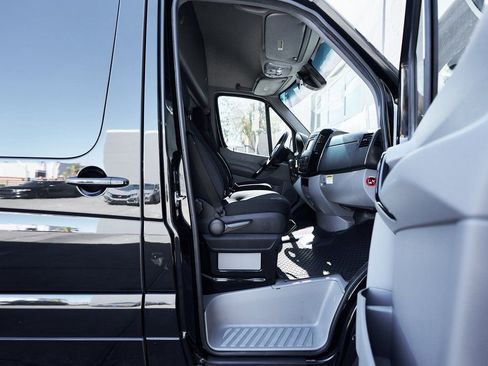 Used 2017 Mercedes-Benz Sprinter 3500 image 19