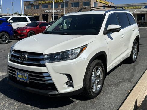 Used 2019 Toyota Highlander Limited w/ Carpet Mat Package (TMS) AWD/4WD image 7