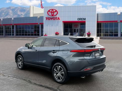 Used 2021 Toyota Venza LE image 4